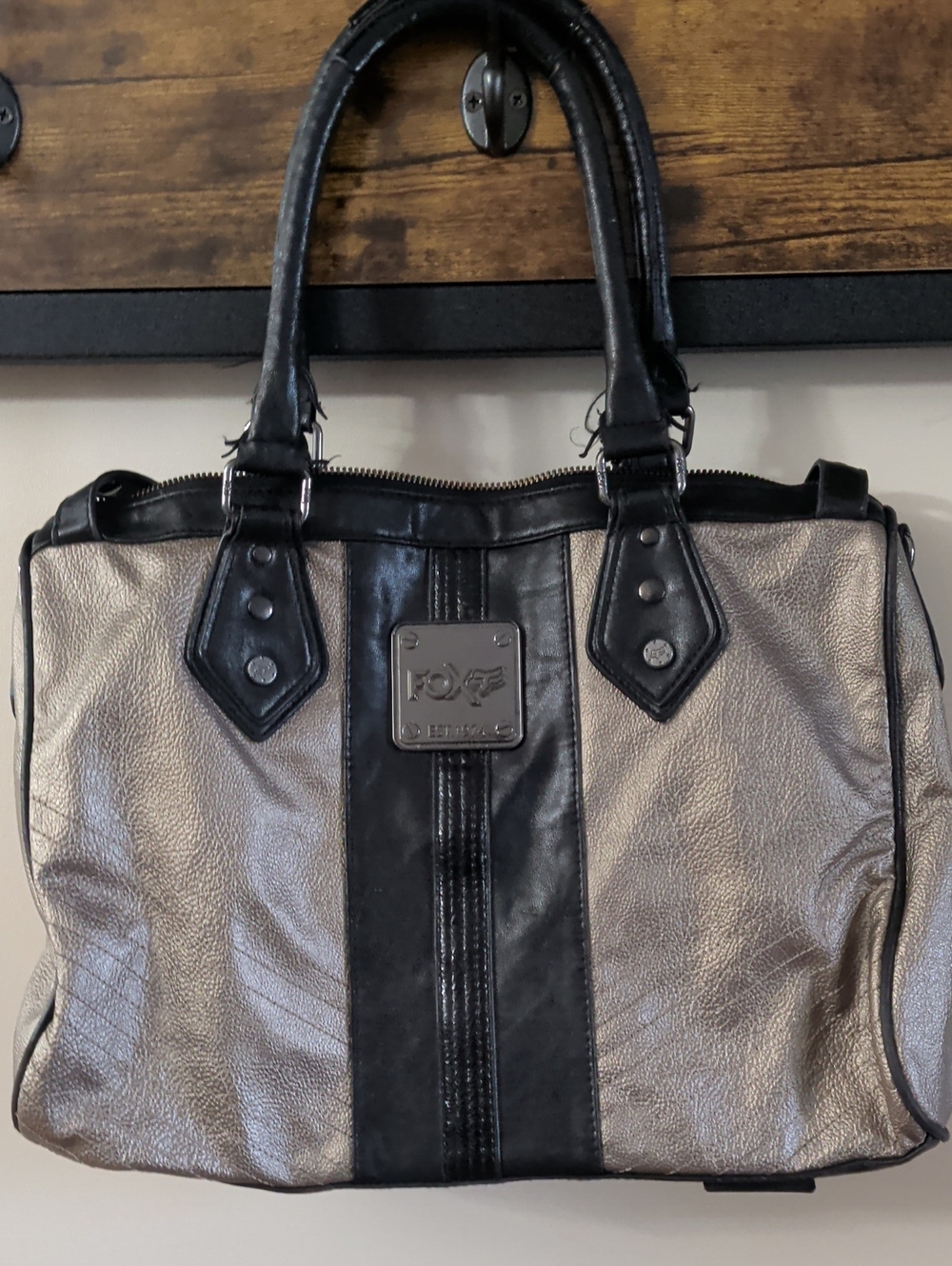 Fox Silver And Gold Metalic Leather Accent Shoulder Tote BEAUTIFUL ❤️